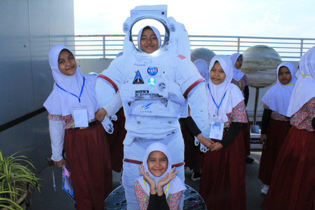 Foto 9 SD YP. Keluarga Kunjungan ke OIF UMSU 