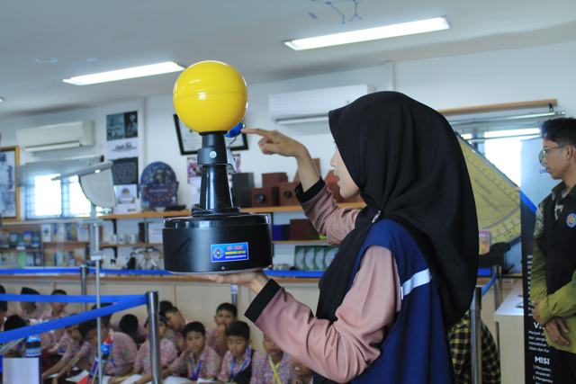 Foto 3 SD YP. Keluarga Kunjungan ke OIF UMSU Foto 3 SD YP. Keluarga Kunjungan ke OIF UMSU