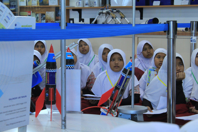 Foto 2 SD YP. Keluarga Kunjungan ke OIF UMSU Foto 2 SD YP. Keluarga Kunjungan ke OIF UMSU