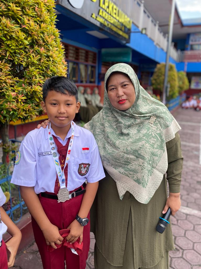 Foto 11 Penyerahan Medali Lomba Memanah Foto 11 Penyerahan Medali Lomba Memanah